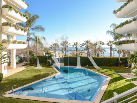 Apartment in La Zambomba on the beachfront in Marbella centre for sale