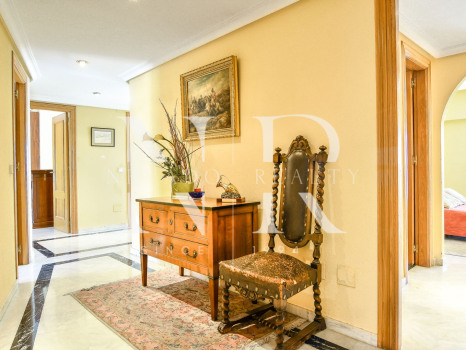 Apartment in La Zambomba on the beachfront in Marbella centre for sale