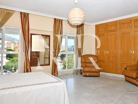 Apartment in La Zambomba on the beachfront in Marbella centre for sale