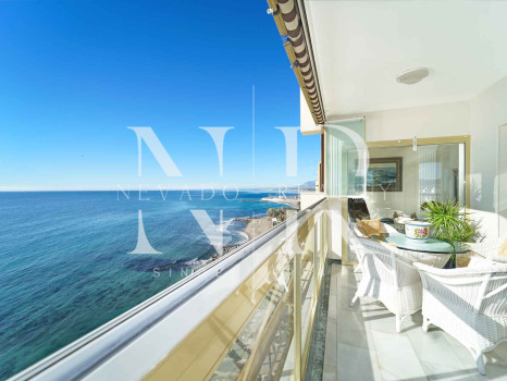 Penthouse in the Mayoral building on the beachfront with sea views for sale