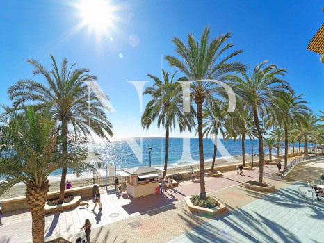Penthouse in the Mayoral building on the beachfront with sea views for sale