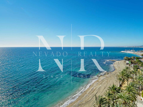 Penthouse in the Mayoral building on the beachfront with sea views for sale