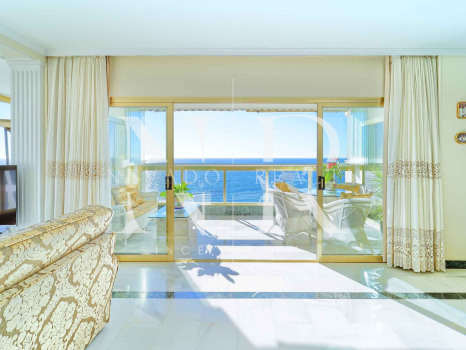Penthouse in the Mayoral building on the beachfront with sea views for sale