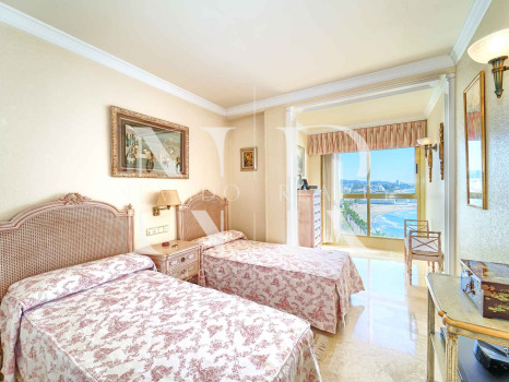 Penthouse in the Mayoral building on the beachfront with sea views for sale