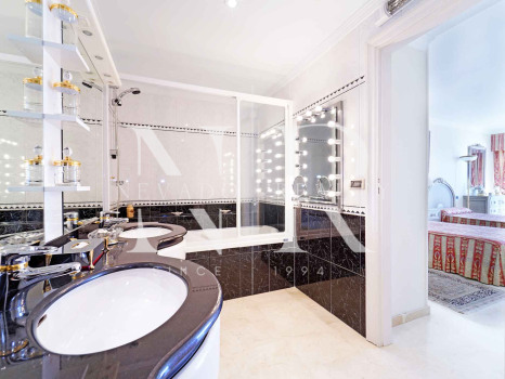 Penthouse in the Mayoral building on the beachfront with sea views for sale