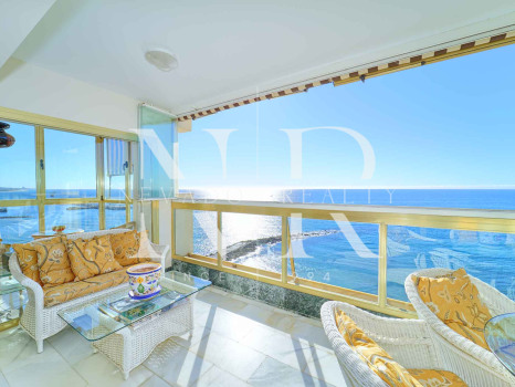 Penthouse in the Mayoral building on the beachfront with sea views for sale