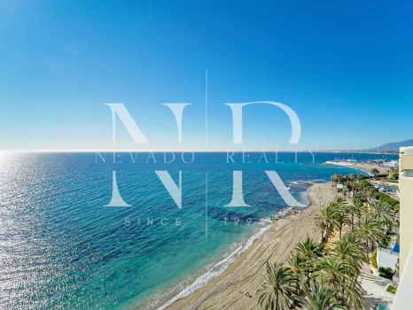 Penthouse in the Mayoral building on the beachfront with sea views for sale