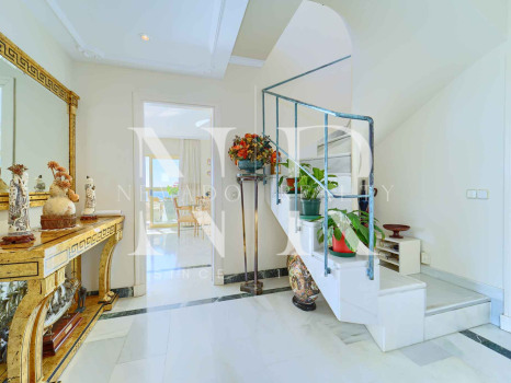 Penthouse in the Mayoral building on the beachfront with sea views for sale
