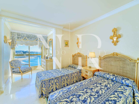 Penthouse in the Mayoral building on the beachfront with sea views for sale