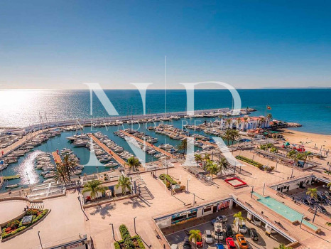 Penthouse in the Mayoral building on the beachfront with sea views for sale