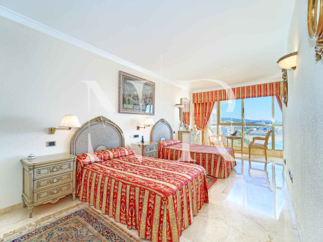 Penthouse in the Mayoral building on the beachfront with sea views for sale