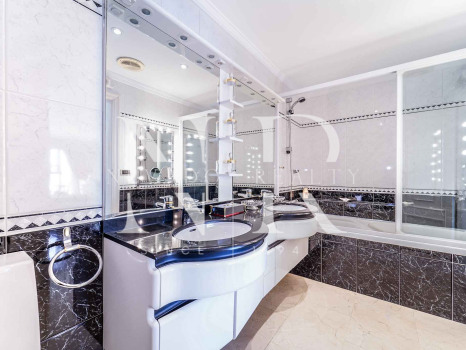 Penthouse in the Mayoral building on the beachfront with sea views for sale