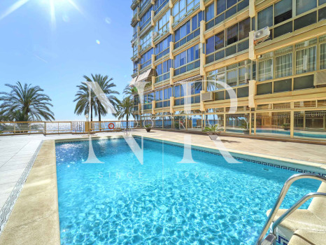 Penthouse in the Mayoral building on the beachfront with sea views for sale