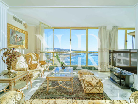 Penthouse in the Mayoral building on the beachfront with sea views for sale