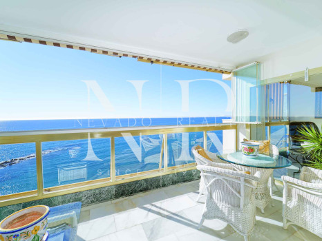 Penthouse in the Mayoral building on the beachfront with sea views for sale