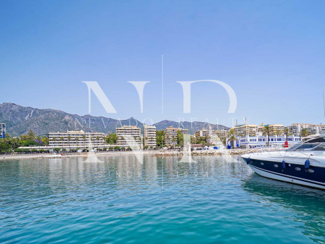 Penthouse in the Mayoral building on the beachfront with sea views for sale