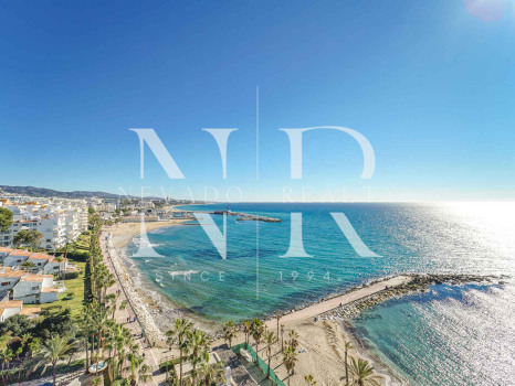 Penthouse in the Mayoral building on the beachfront with sea views for sale
