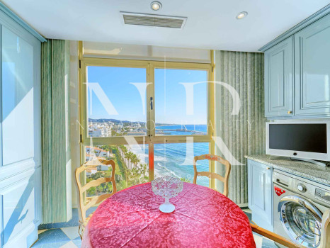 Penthouse in the Mayoral building on the beachfront with sea views for sale