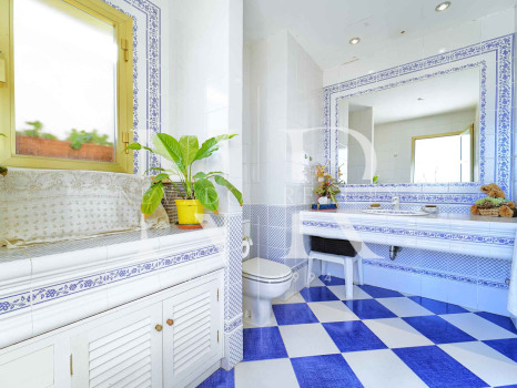 Penthouse in the Mayoral building on the beachfront with sea views for sale