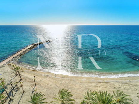 Penthouse in the Mayoral building on the beachfront with sea views for sale