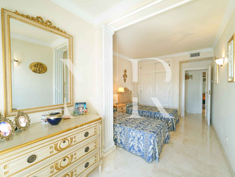 Penthouse in the Mayoral building on the beachfront with sea views for sale