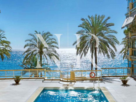 Penthouse in the Mayoral building on the beachfront with sea views for sale