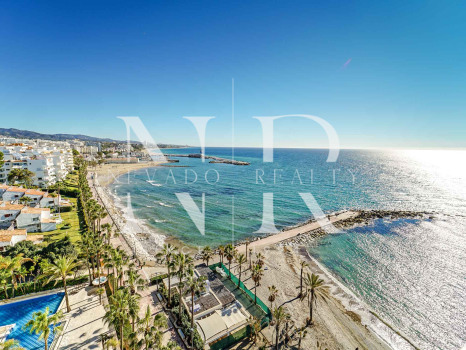 Penthouse in the Mayoral building on the beachfront with sea views for sale