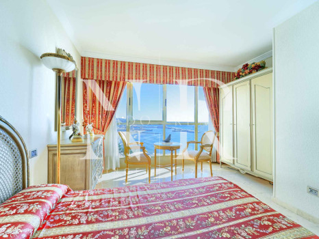 Penthouse in the Mayoral building on the beachfront with sea views for sale