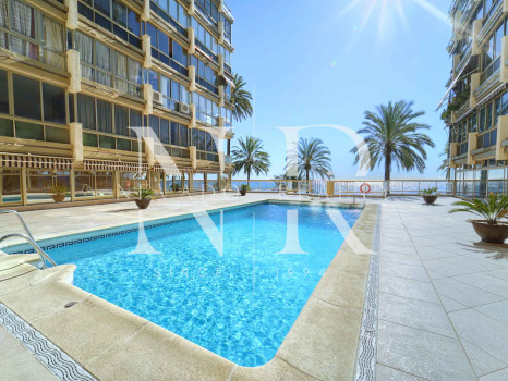 Penthouse in the Mayoral building on the beachfront with sea views for sale
