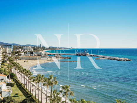 Penthouse in the Mayoral building on the beachfront with sea views for sale