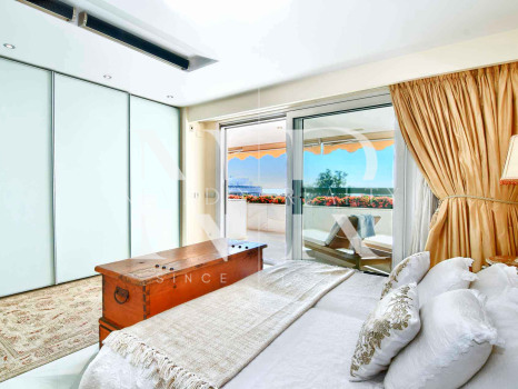 Apartamento en Don Gonzalo con vistas al mar a la venta en Marbella centro