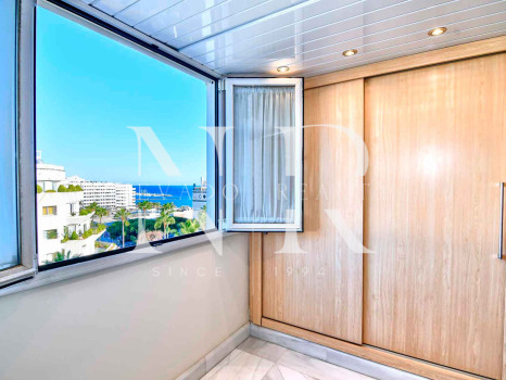 Apartamento en Don Gonzalo con vistas al mar a la venta en Marbella centro