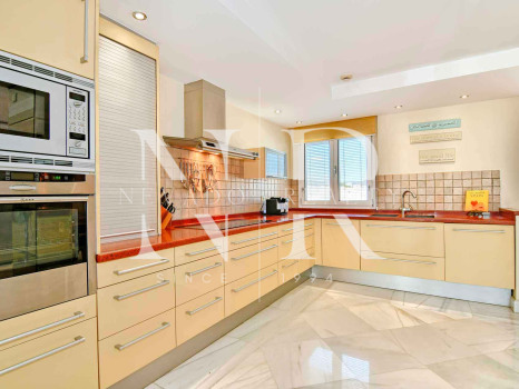 Apartamento en Don Gonzalo con vistas al mar a la venta en Marbella centro