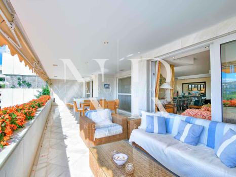 Apartamento en Don Gonzalo con vistas al mar a la venta en Marbella centro