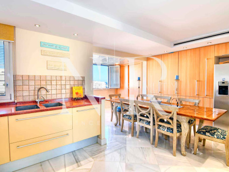 Apartamento en Don Gonzalo con vistas al mar a la venta en Marbella centro