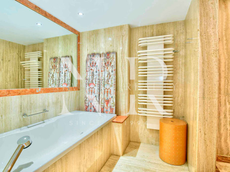 Apartamento en Don Gonzalo con vistas al mar a la venta en Marbella centro