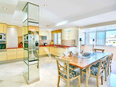 Apartamento en Don Gonzalo con vistas al mar a la venta en Marbella centro