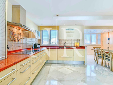Apartamento en Don Gonzalo con vistas al mar a la venta en Marbella centro
