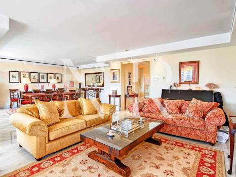 Apartamento en Don Gonzalo con vistas al mar a la venta en Marbella centro
