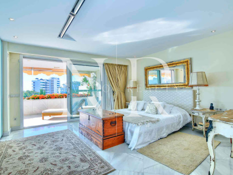 Apartamento en Don Gonzalo con vistas al mar a la venta en Marbella centro