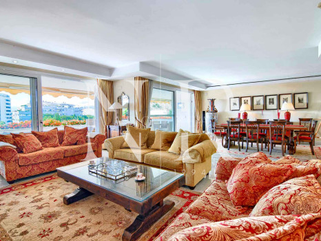 Apartamento en Don Gonzalo con vistas al mar a la venta en Marbella centro