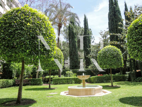 Apartamento en Don Gonzalo con vistas al mar a la venta en Marbella centro