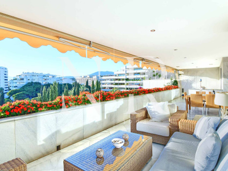 Apartamento en Don Gonzalo con vistas al mar a la venta en Marbella centro