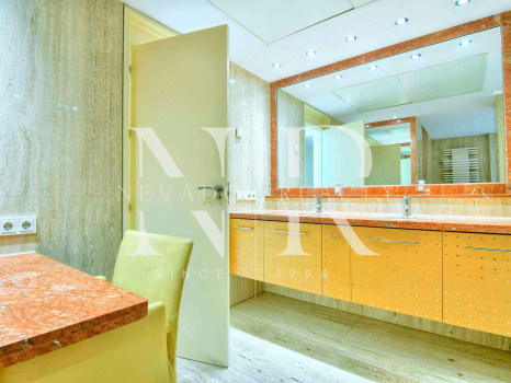 Apartamento en Don Gonzalo con vistas al mar a la venta en Marbella centro