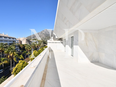 Penthouse in Cipreses del Mar on the beach side for sale