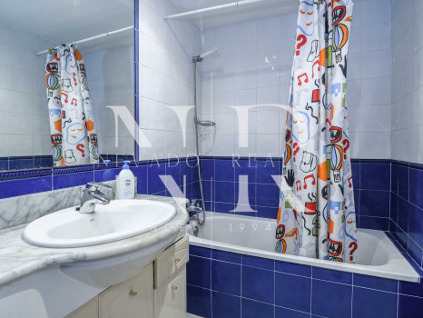 Apartment in the Marbella 2000 building opposite Marbella Marina