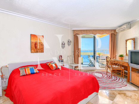 Apartment in the Marbella 2000 building opposite Marbella Marina