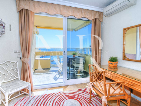 Apartment in the Marbella 2000 building opposite Marbella Marina
