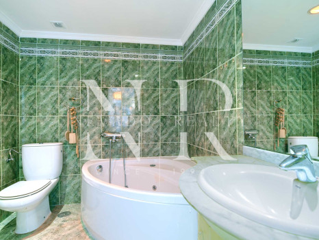 Apartment in the Marbella 2000 building opposite Marbella Marina