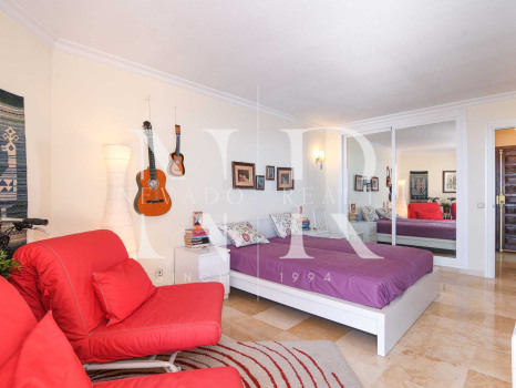 Apartment in the Marbella 2000 building opposite Marbella Marina